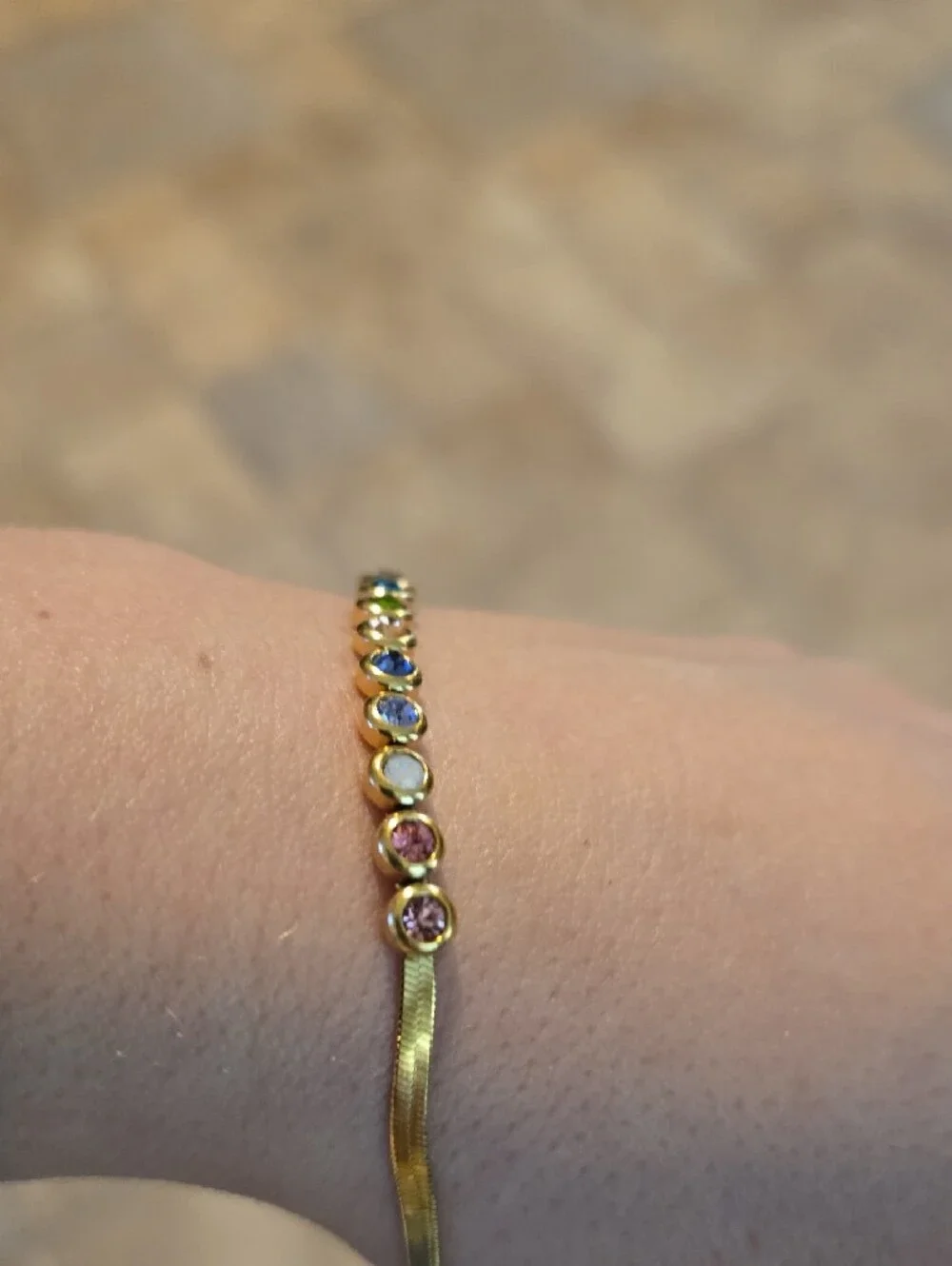 N/A elegant gold